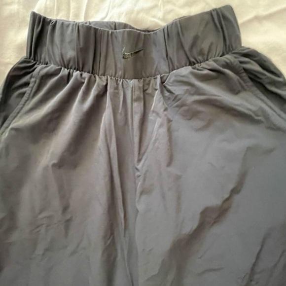 Nike Joggers - Picture 1 of 3